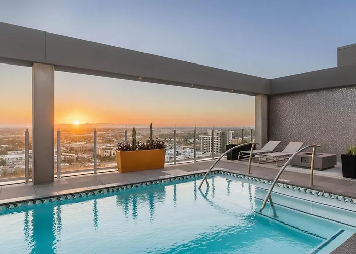 Boulevard Downtown Highrise Stu Sky Pool Parking Gym 03 *