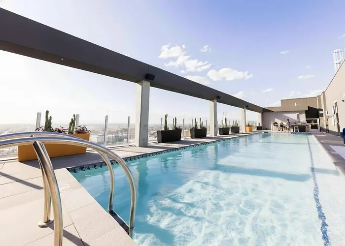 Boulevard Downtown Highrise Stu Sky Pool Parking Gym 03 *